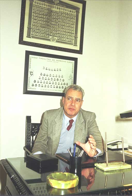 Villar Massó en su oficina de Madrid (22-11-1986)
